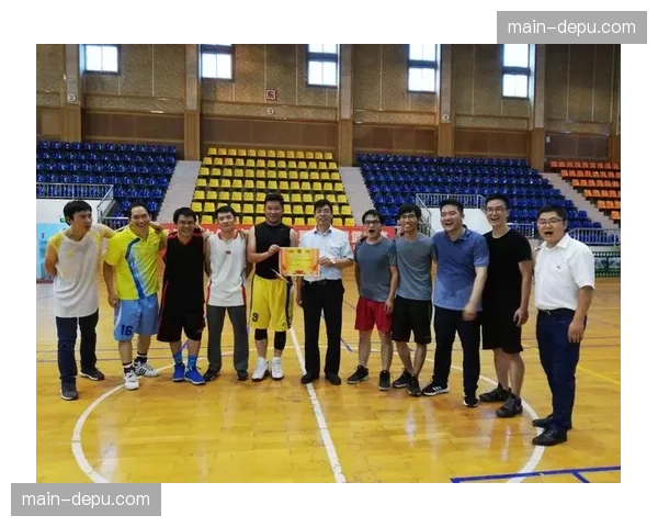 专访朗斯队长福克特：“我们的秘诀是团结，每个人都为彼此奔跑”