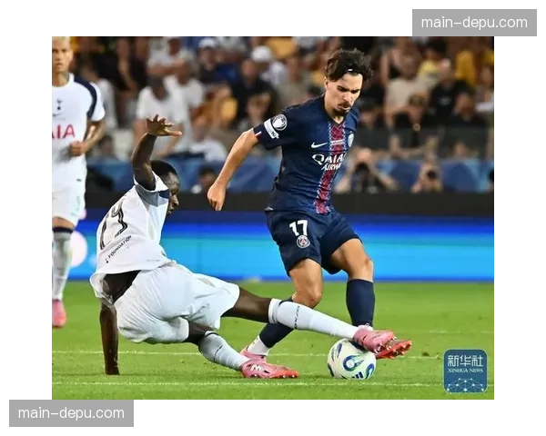 官方：巴黎圣日耳曼新援中场贡萨洛-拉莫斯遭遇比目鱼肌疲劳，将缺席未来两轮联赛